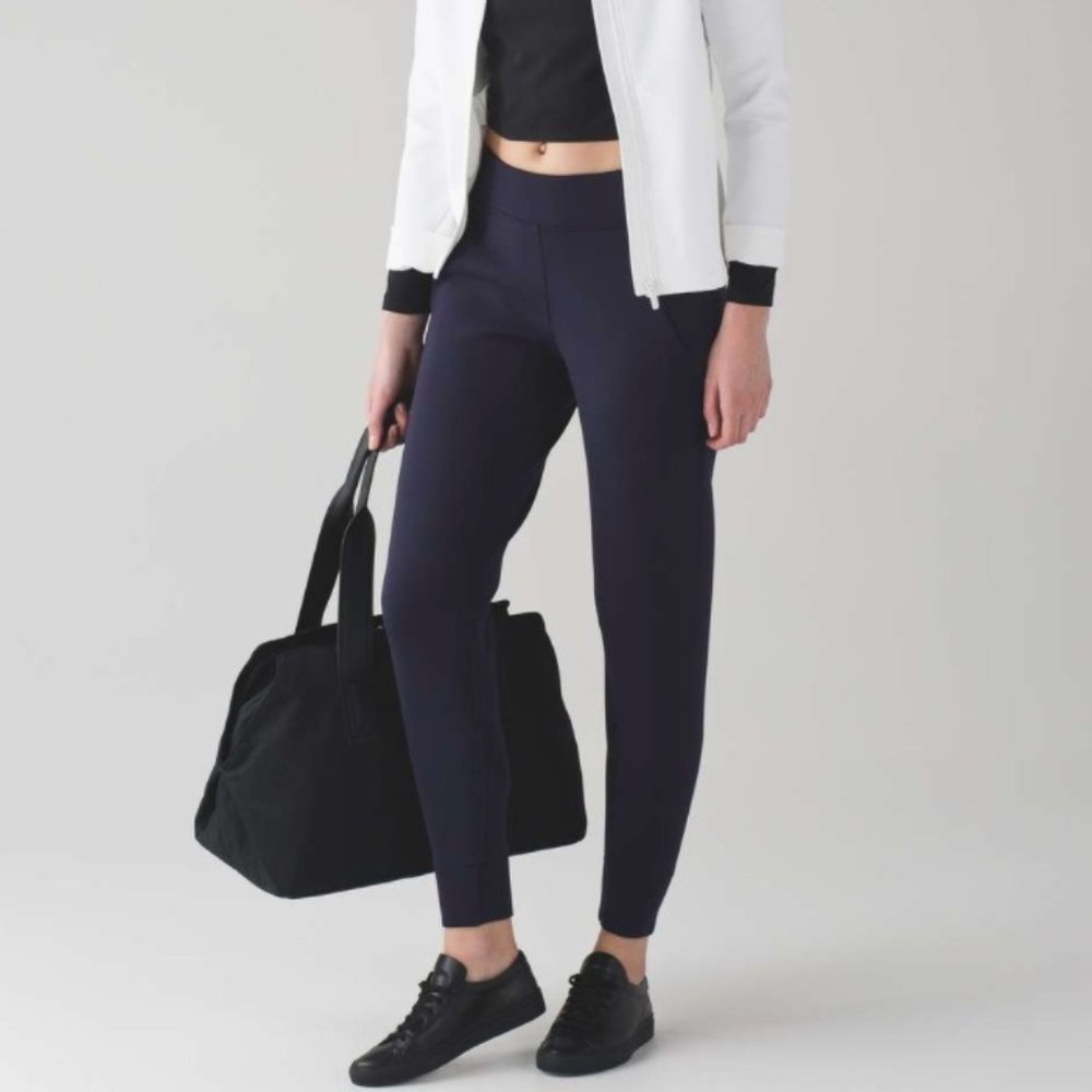 Lululemon Space Pant / Size 2 / Midnight Navy